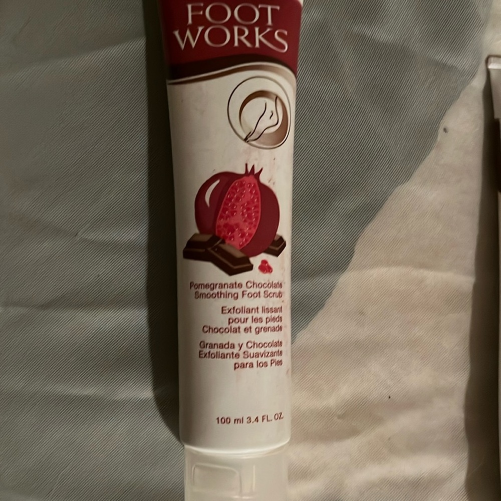 Avon footwork pomegranate, chocolate, smoothing foot scrub